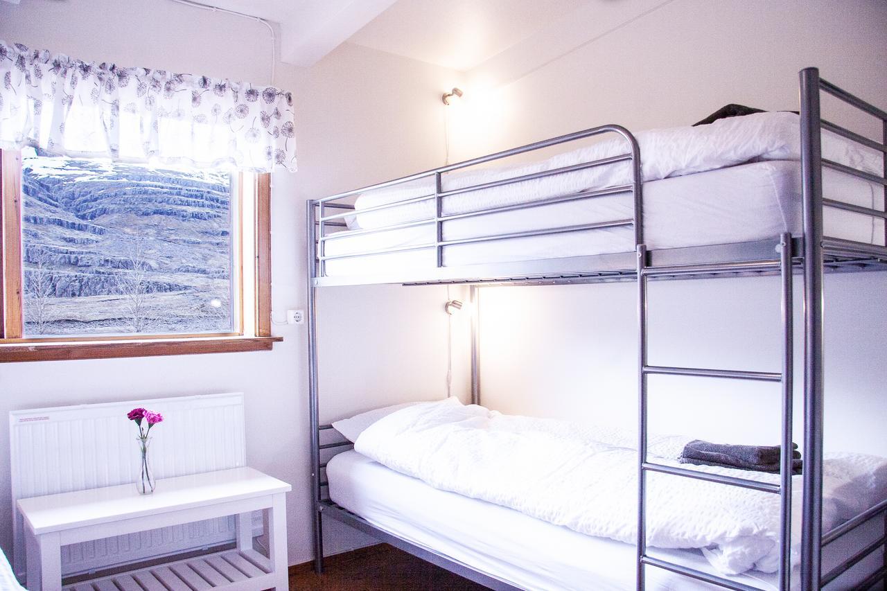 Fossardalur Guesthouse ดูปิวอเกอร์ ภายนอก รูปภาพ