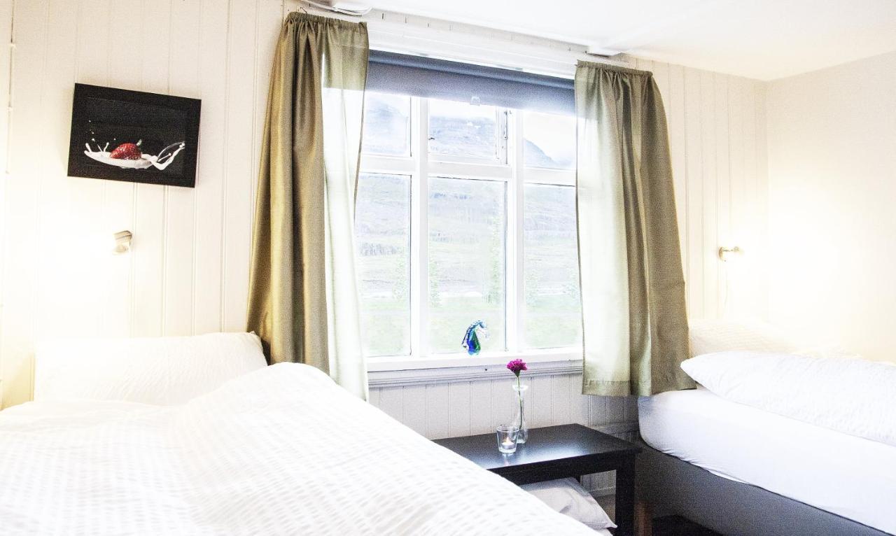 Fossardalur Guesthouse ดูปิวอเกอร์ ภายนอก รูปภาพ